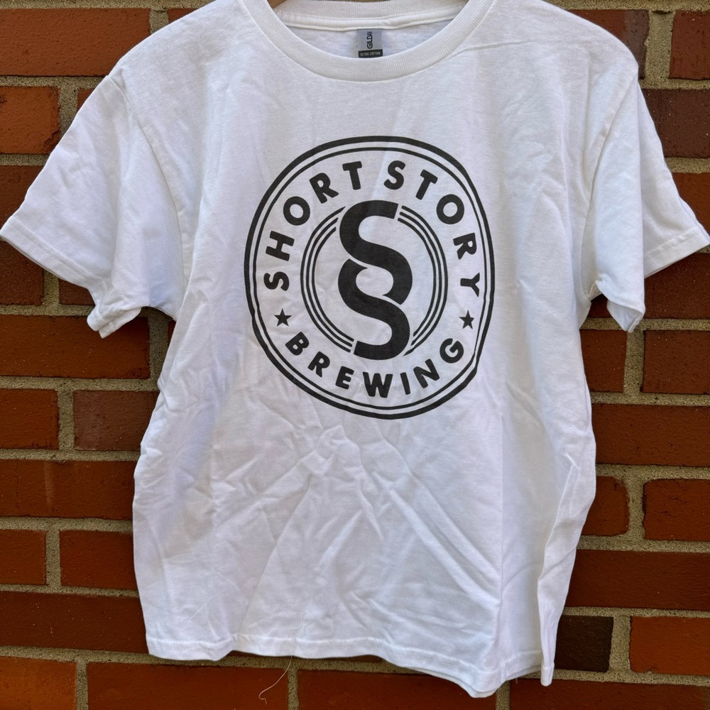 Short Story Brewing West Virginia Brewery Beer logo white gray shirt L